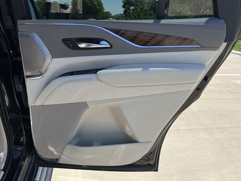 Used 2022 Cadillac Escalade Premium Luxury Platinum w/ LPO, Radiant Package AWD/4WD image 22