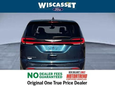 Used 2024 Chrysler Pacifica Touring-L FWD image 34