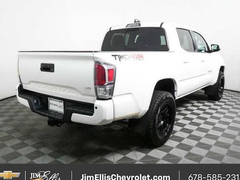 Used 2022 Toyota Tacoma TRD Sport w/ Technology Package AWD/4WD image 3