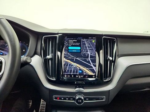 Used 2022 Volvo XC60 B6 R-Design w/ Advanced Package image 23