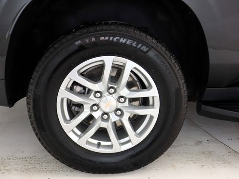 Used 2024 Chevrolet Suburban LT image 36