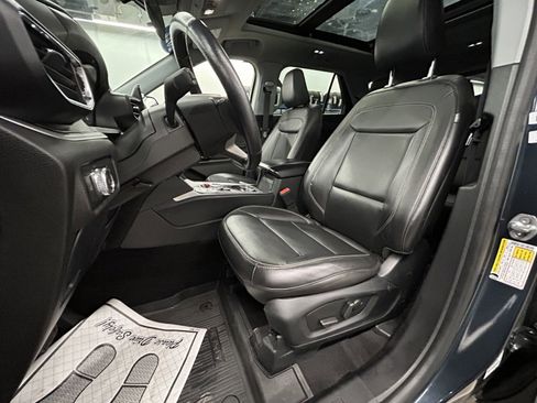 Used 2022 Ford Explorer XLT w/ Equipment Group 202A image 12