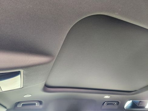 New 2026 Land Rover Defender 110 X-Dynamic SE image 25