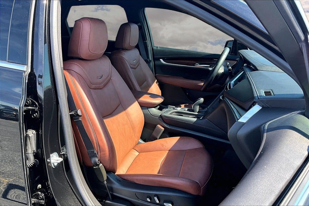 Certified 2025 Cadillac XT5 Premium Luxury FWD image 29
