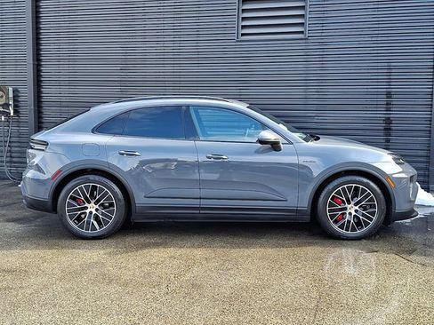 New 2025 Porsche Macan 4S Electric image 8