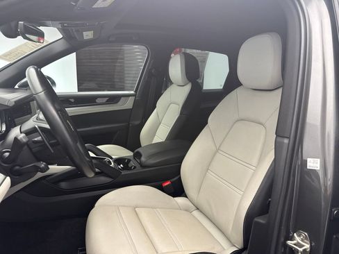 Certified 2024 Porsche Cayenne AWD/4WD image 7