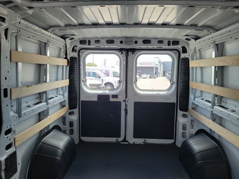 Used 2025 RAM ProMaster 2500 w/ U-Haul Equipment Group FWD image 13