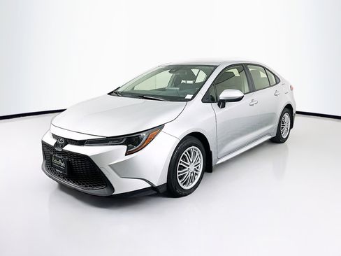 Used 2022 Toyota Corolla LE FWD image 3