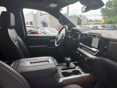 Used 2022 Chevrolet Silverado 1500 High Country w/ High Country Premium Package AWD/4WD image 15