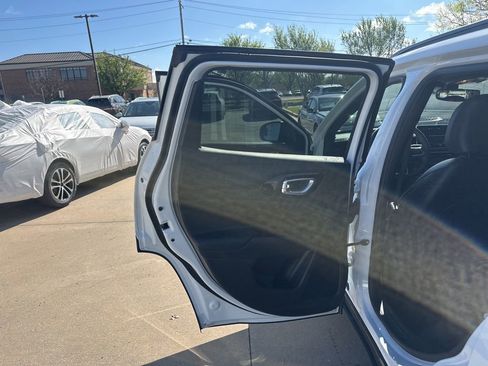 Used 2025 Jeep Compass Latitude w/ Altitude Special Edition AWD/4WD image 12