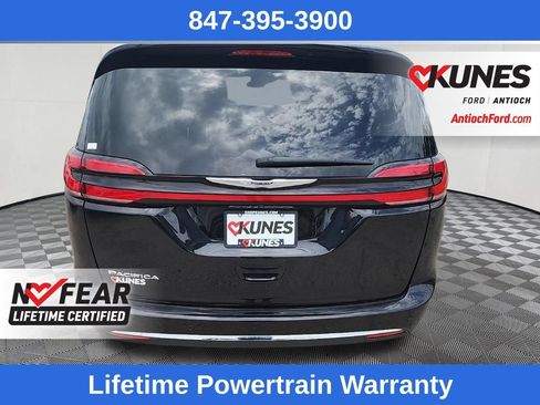 Used 2025 Chrysler Pacifica Select FWD image 7