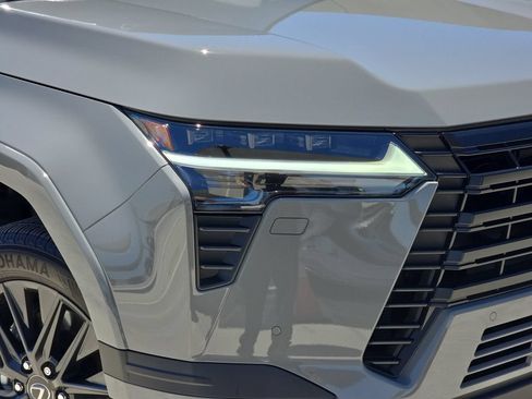 Used 2025 Lexus GX 550 w/ Cold Area Package AWD/4WD image 37