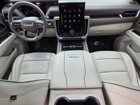 Used 2025 GMC Yukon Denali RWD image 11