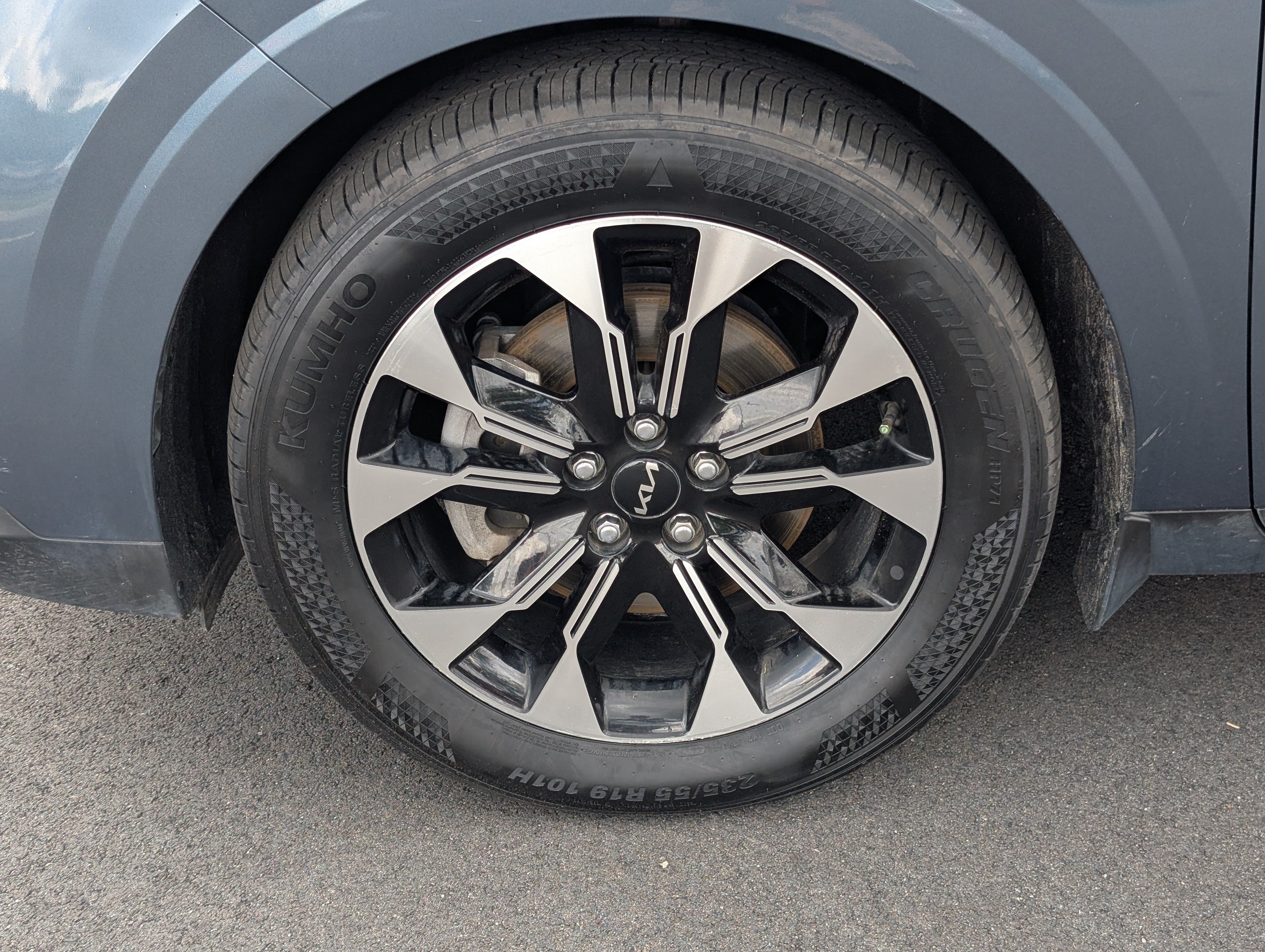 Used 2024 Kia Carnival EX FWD image 13