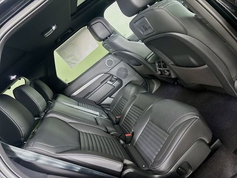 Used 2024 Land Rover Discovery Dynamic SE image 27