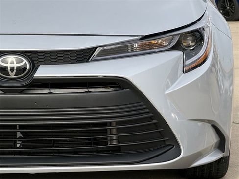 Used 2025 Toyota Corolla LE image 9