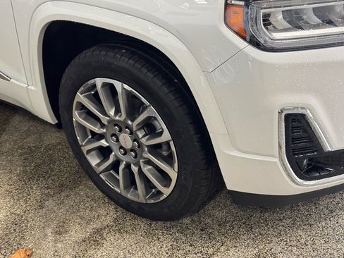 Used 2023 GMC Acadia Denali w/ Denali Technology Package image 4