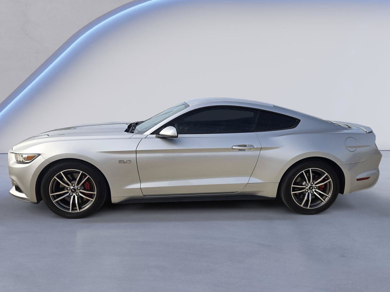 Used 2017 Ford Mustang GT RWD image 5