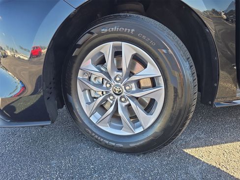 Used 2024 Toyota Sienna XLE image 29