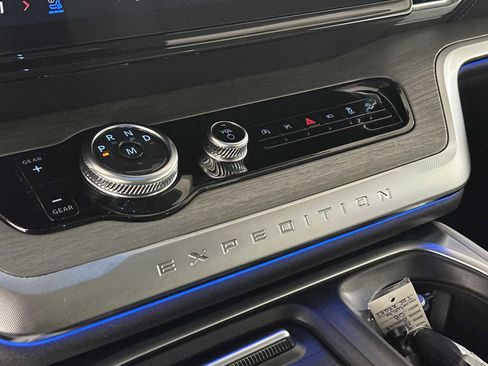 Used 2025 Ford Expedition Platinum image 34