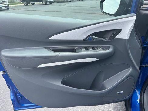 Used 2017 Chevrolet Bolt Premier w/ Driver Confidence II Package FWD image 2