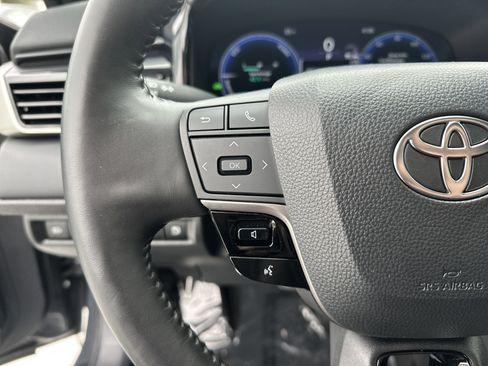 Used 2025 Toyota Camry XSE FWD image 19
