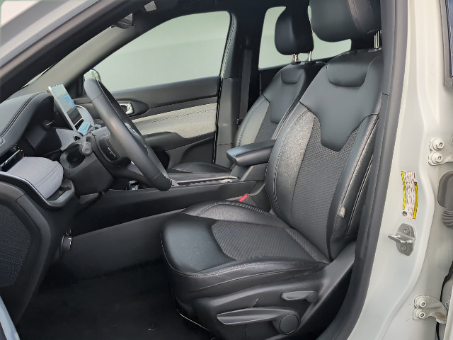 Used 2024 Jeep Compass Latitude AWD/4WD image 10