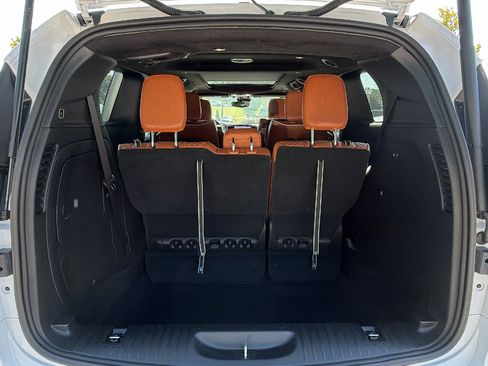 Used 2024 Chrysler Pacifica Pinnacle FWD image 13
