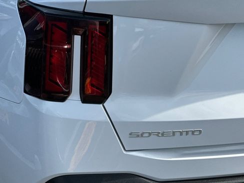 Certified 2025 Kia Sorento S AWD/4WD image 25