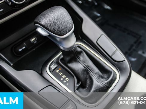 Used 2025 Kia Soul LX w/ LX Technology Package FWD image 35