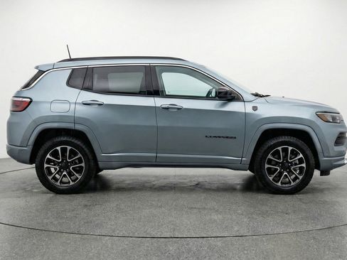 Used 2025 Jeep Compass Trailhawk AWD/4WD image 11