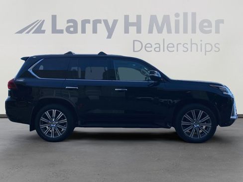 Used 2017 Lexus LX 570 4WD w/ Luxury Package image 3