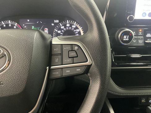 Used 2023 Toyota Highlander L AWD/4WD image 19