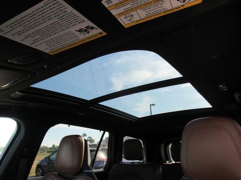 Used 2023 Lincoln Aviator Reserve w/ Equipment Group 201A image 24