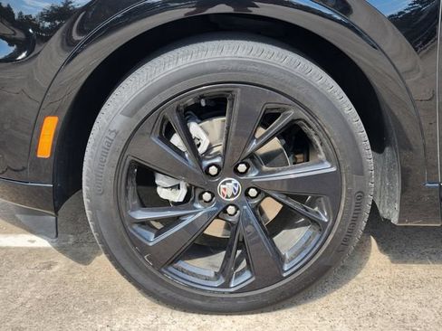 Used 2023 Buick Envision Essence w/ Sport Touring Package AWD/4WD image 10