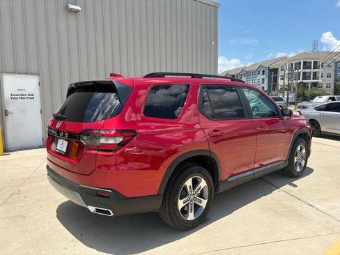 Certified 2026 Honda Pilot EX-L image 8