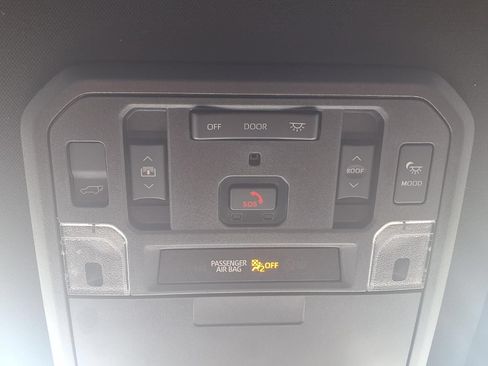 Used 2024 Toyota Sequoia Platinum AWD/4WD image 8