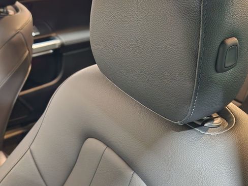 Used 2023 Mercedes-Benz EQB 300 4MATIC image 34