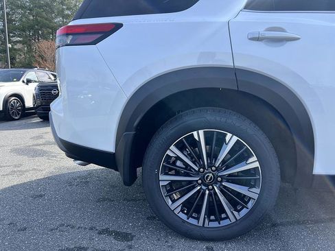 New 2026 Nissan Pathfinder Platinum image 12