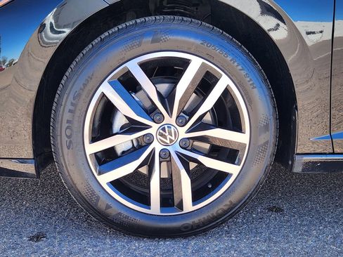 Certified 2025 Volkswagen Jetta SE FWD image 8