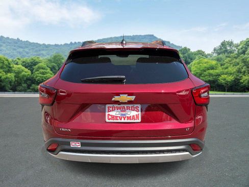 Used 2025 Chevrolet Trax LT w/ LT Convenience Package FWD image 21