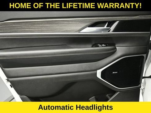 Used 2023 Jeep Wagoneer L Series III w/ Premium Group I AWD/4WD image 33