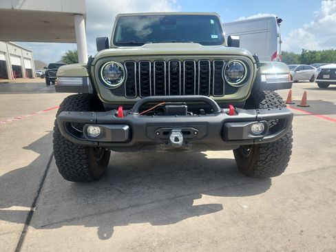 Used 2025 Jeep Wrangler Unlimited Rubicon AWD/4WD image 3