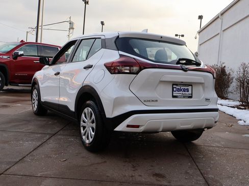 Used 2022 Nissan Kicks S image 6