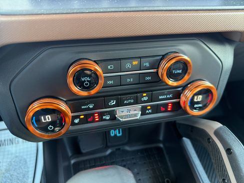 Used 2024 Ford Bronco Outer Banks AWD/4WD image 29