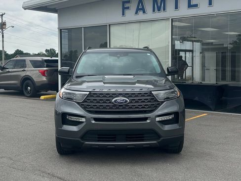 Used 2024 Ford Explorer XLT w/ Equipment Group 202A AWD/4WD image 2