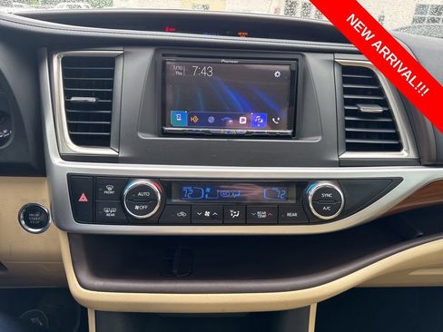 Used 2017 Toyota Highlander Limited FWD image 9