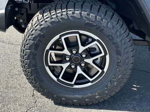 New 2025 Jeep Gladiator Rubicon w/ Convenience Group image 6