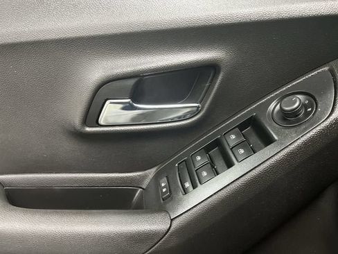 Certified 2017 Chevrolet Trax LS w/ Fleet Convenience Package AWD/4WD image 21
