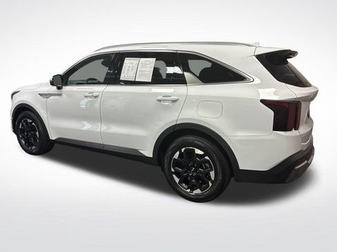 Used 2024 Kia Sorento S w/ Panoramic Sunroof Package FWD image 3